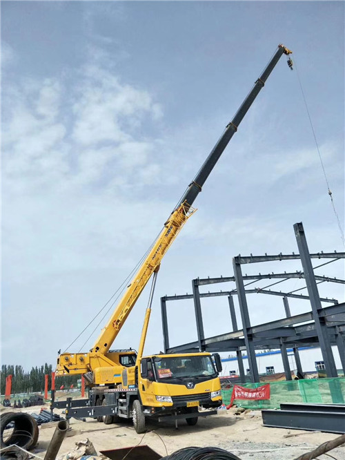 澄迈县超高层建筑钢结构吊装案例